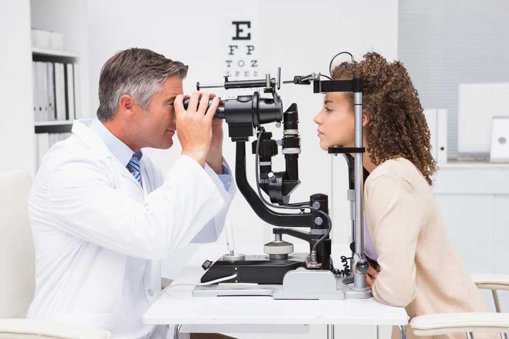 Eye Floaters and Flashes – Causes and Treatment